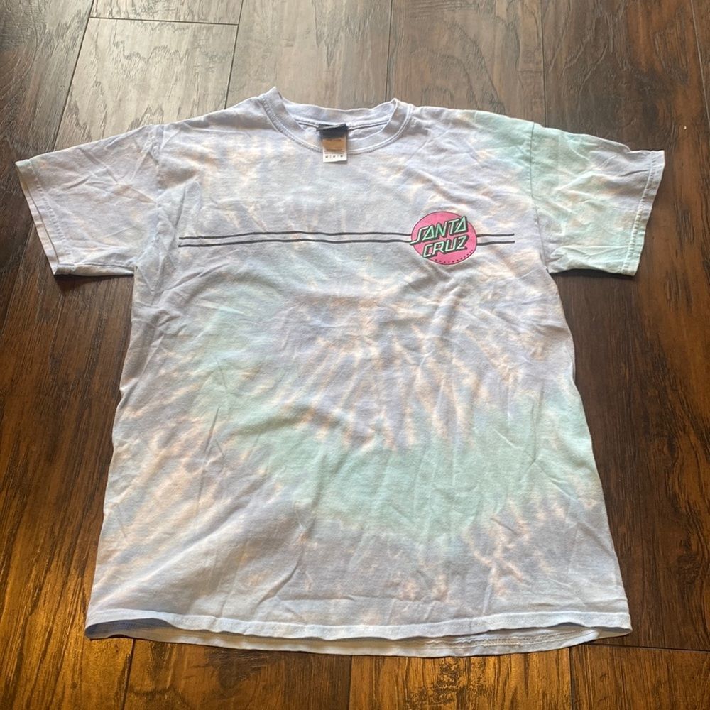 Santa Cruz tie dye tee. Used. Still in good condition. Size M vintage 90s vibe